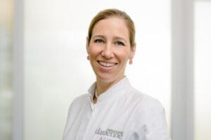 Porträt der Autorin Dr. med. Catharina Latz, Leitung der Sektion Hornhauterkrankungen und -chirurgie in der Augenklinik Dardenne in Bonn-Bad Godesberg