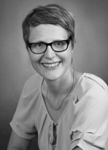 Porträt der Autorin Dr. Sina Helbig Fachärztin für Innere Medizin und Infektiologie