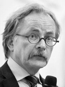 Porträt des Autors Priv.-Doz.Dr. Friedrich Ebinger Chefarzt der Klinik für Kinder- und Jugendmedizin