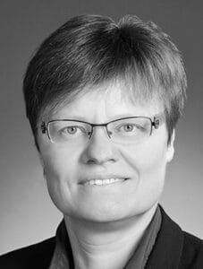 Porträt der Autorin Prof. Dr. med. Susanne Saußele, Fachärztin für Innere Medizin, Hämatologie und Onkologie