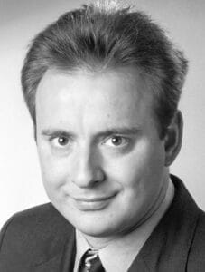 Porträt des Autors Prof. Dr. Matthias Blüher, Leiter der Adipositas Ambulanz für Erwachsene der Uniklinik Leipzig