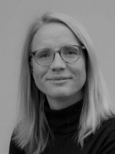 Porträt der Autorin Dr. med. Verena Bossung, Fachärztin für Frauenheilkunde und Geburtshilfe und seit 2022 als Oberärztin an der Geburtshilfe des Universitätsspitals Zürich tätig