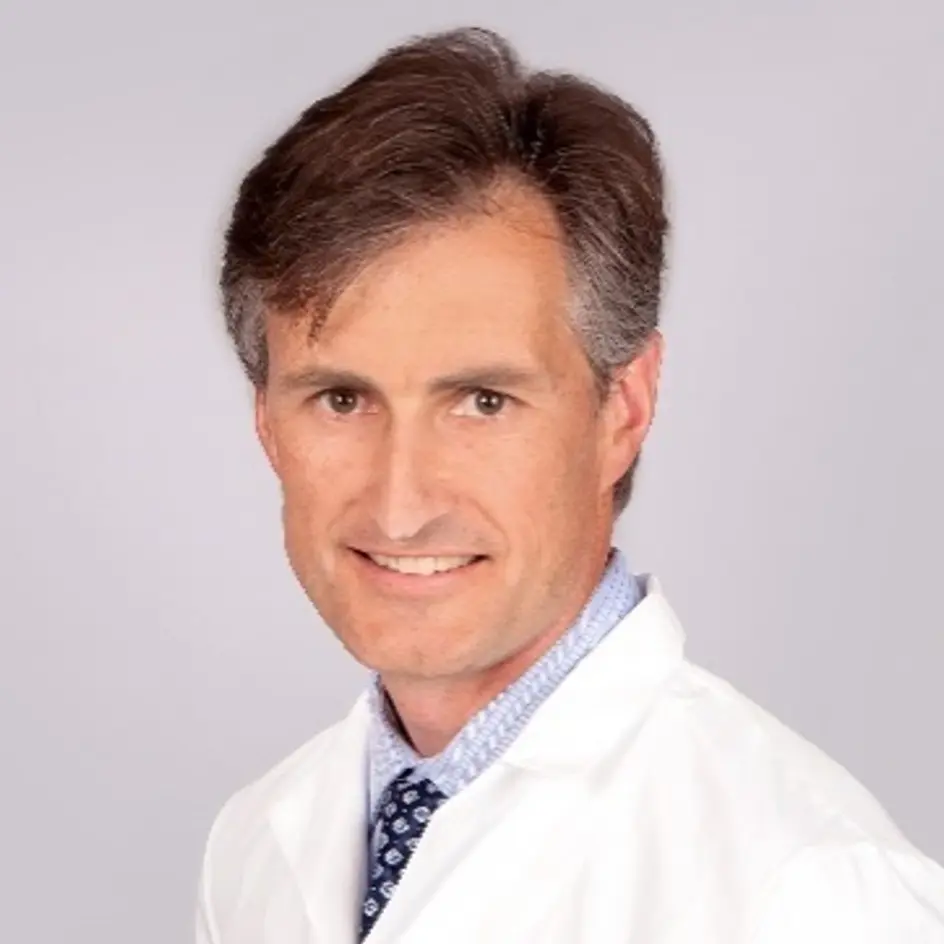 Porträt des Autors Prof. Wolfgang Högler, Vorstand der Univ.-Klink für Kinder- und Jugendheilkunde der Johannes Kepler Universität Linz und Leiter des Expertisezentrums für Wachstum und Osteologie des Kepler Universitätsklinikums